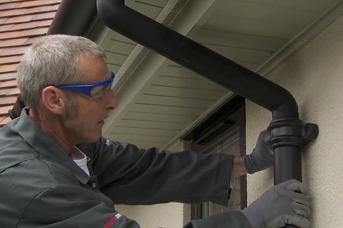 How to install a rainwater guttering system image