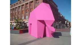 Foamalux White was spray painted pink to create this elephant display - Image 11574
