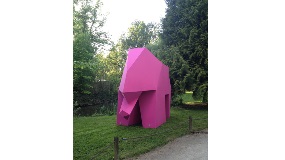 Foamalux White was spray painted pink to create this elephant display - Image 2246